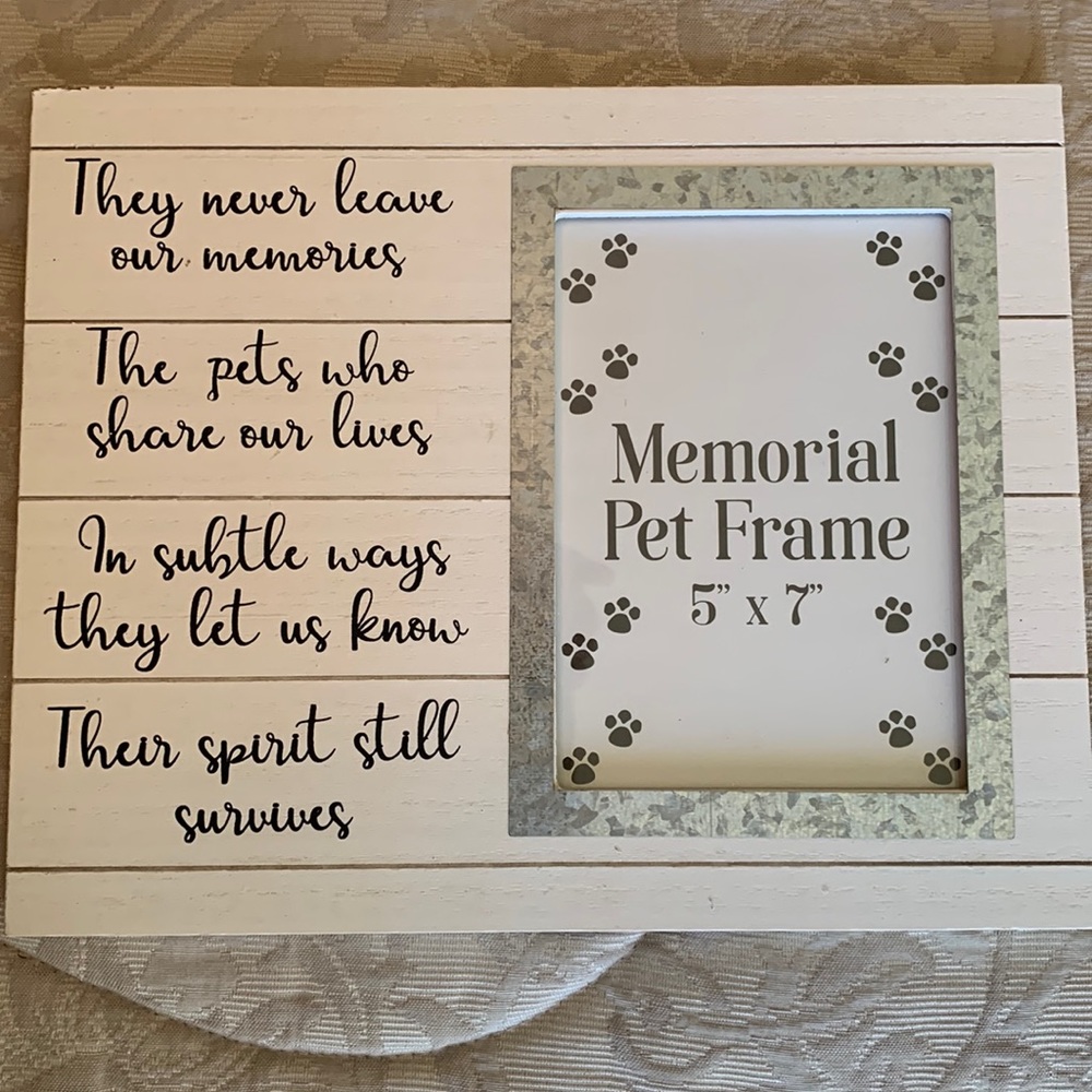 Memorial pet frame